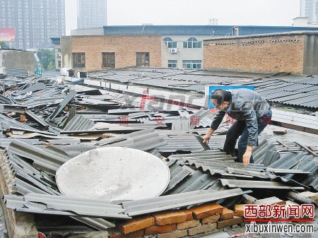 ��������Һ��г������̵ķ���һƬ�ǽ壬������Աð���������޷�����