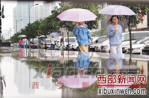 �������գ������ɡ�ӽ�ͷ�߹������ϵĵ�Ӱ����һ�����������з羰��