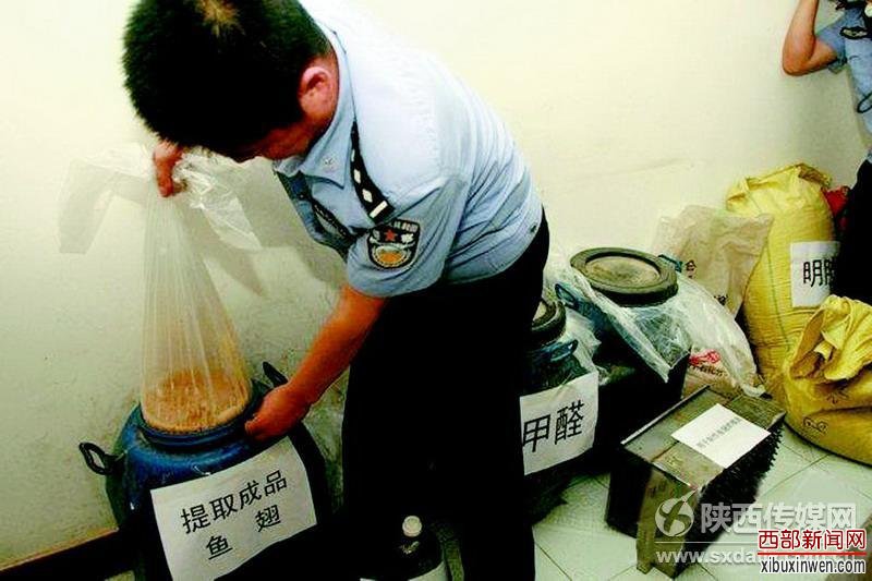 5 ����ǧ��Ԫ�ؽ�Σ��ʳƷ��ȫ����ٱ���
2013��5��15�գ�����ʡ�����ó�һǧ��Ԫ���ڶԾٱ�Σ��ʳƷ��ȫ����������Ⱥ���ؽ���
��2013��5��������ף�����ʡ��������֯ȫʡ�����������뿪չ���Σ��ʳƷ��ȫ����ר���ж������ר���ж���ְ��ƴ󰸡����Ż���ѵ㡢�����硢��Դͷ��Ϊ�������򣬹��ƻ�Σ��ʳƷ��ȫ���ﰸ��2452��ץ��Υ������������Ա3592�ˣ���������Ż�293��������&ldquo;������&rdquo;��&ldquo;�ڹ���&rdquo;��&ldquo;���г�&rdquo;��&ldquo;���ѵ�&rdquo;2329�����永���7����Ԫ�����ɹ������43�𹫰������참����22��ʡ���������참����һ������Ӱ���ʳƷ��ȫ���ﰸ�������������˰��ղ�����ȫ��