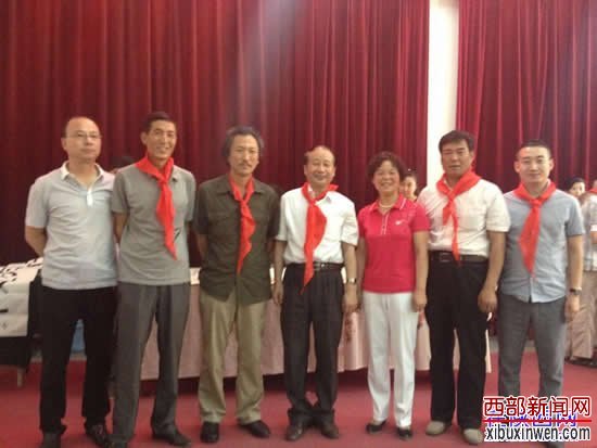 ����¡�ݳ����У�������ͨ��ý��ǿ���³�����һ����ѧУ�쵼��Ӱ