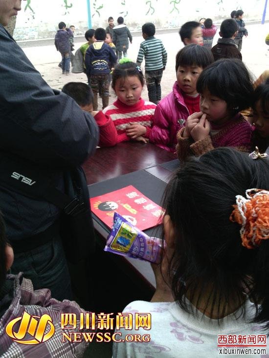 �Ĵ��㰲СѧУ�ڰڰӰӻ��� ���������˵�����