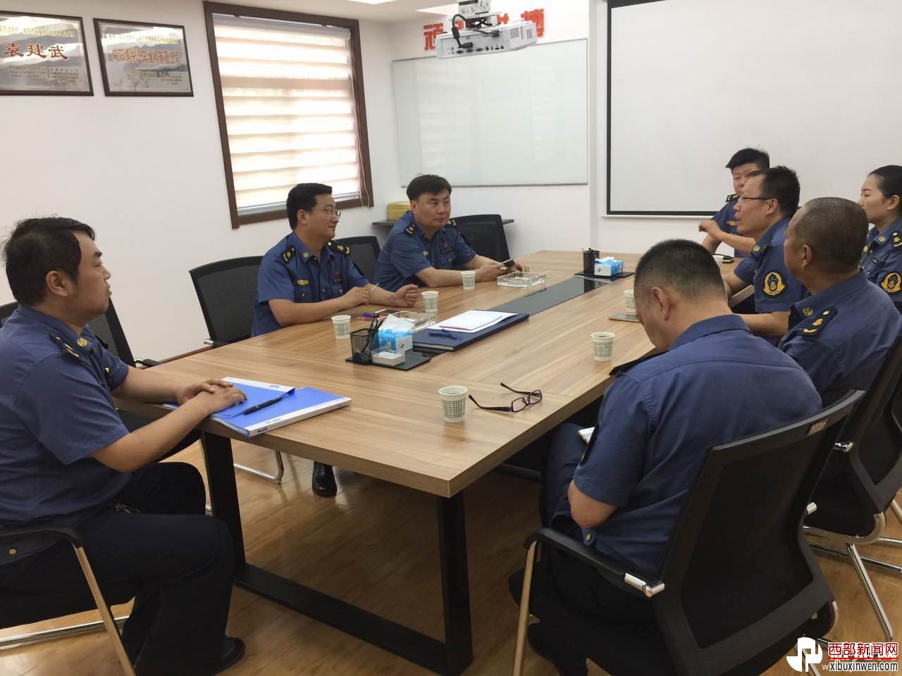 �������˹�������������һ��ݰ����������µϼ��ָ������