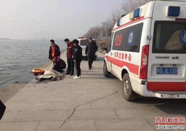 ����һ�������Ϸ���һ��Ů�Ը�ʬ �ѱ������ϰ�