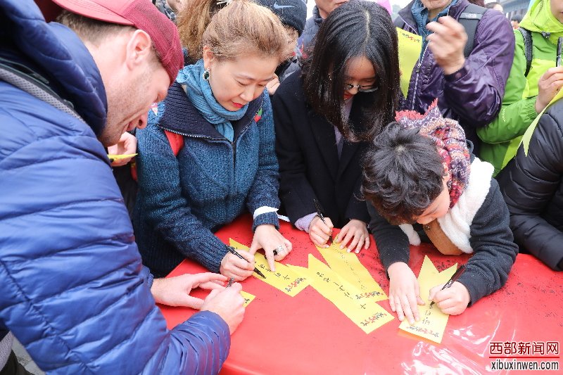 200λ�����⡱ͬ�γ�ǽ ���ޡ��������� �����й���