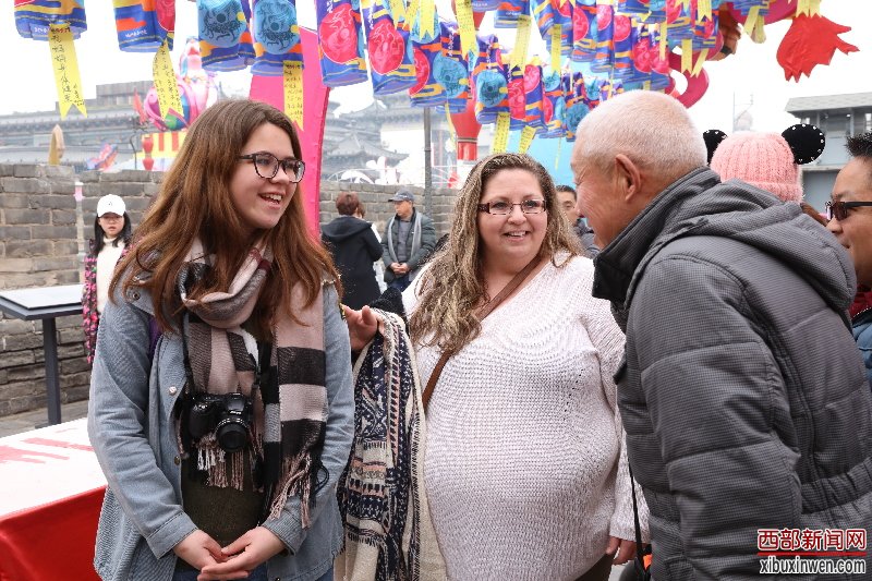 200λ�����⡱ͬ�γ�ǽ ���ޡ��������� �����й���