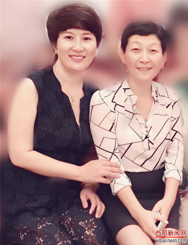 青岛国弘教育负责人栾翠莉(左)与澳大利亚堪培拉移民局移民官合影