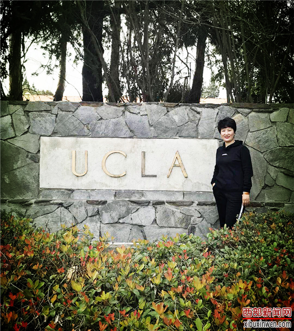 青岛国弘教育负责人栾翠莉美国访校时,加州大学洛杉矶分校留影